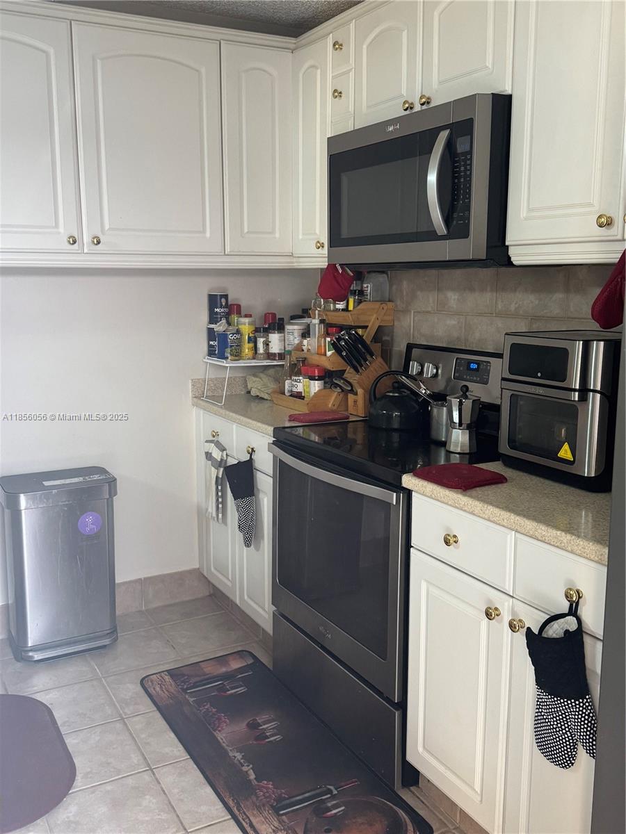 VILLAGE OF SANDALWOOD LAK - Residential Lease