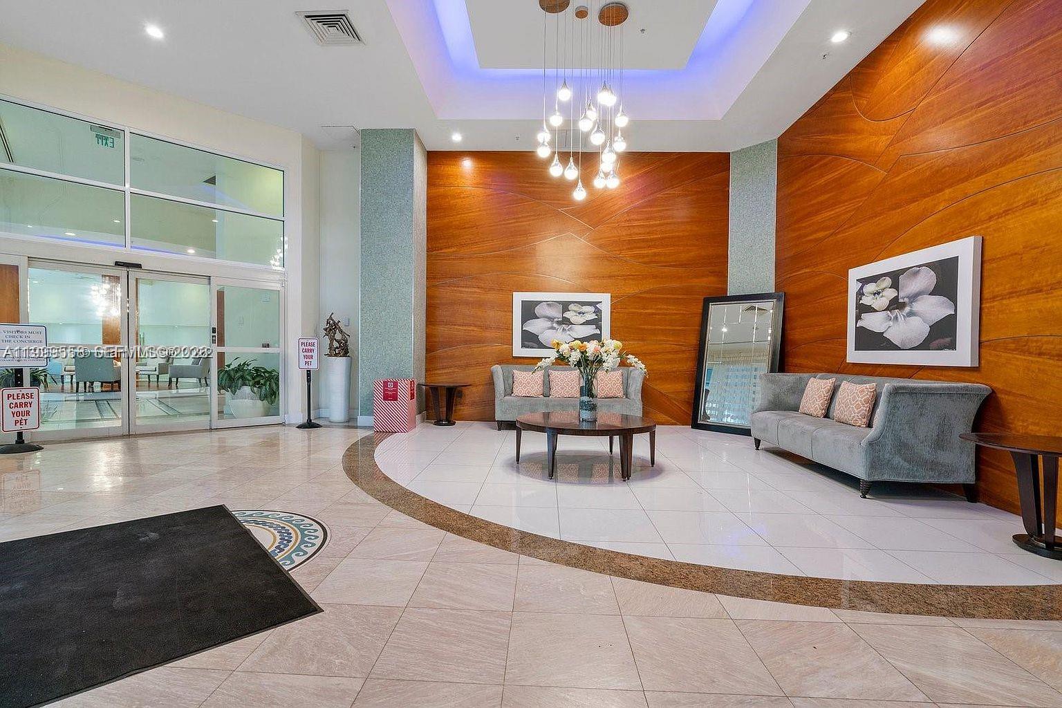 LA GORCE PALACE CONDO - Residential Lease