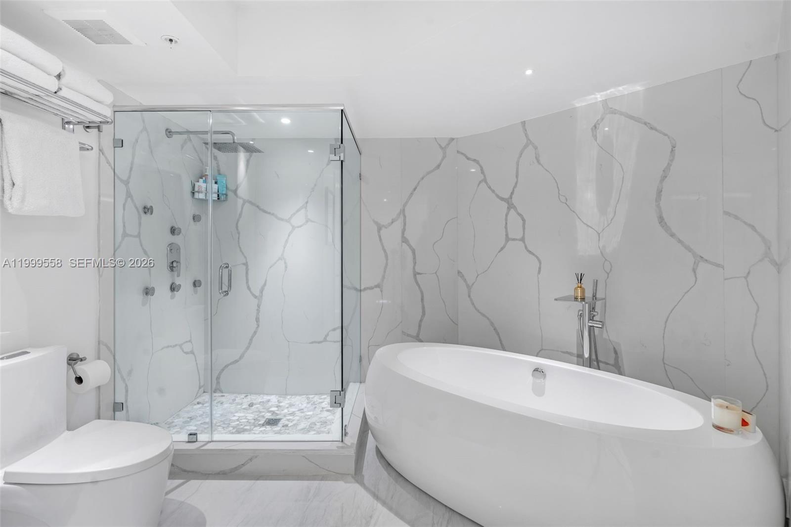 LA GORCE PALACE CONDO - Residential Lease