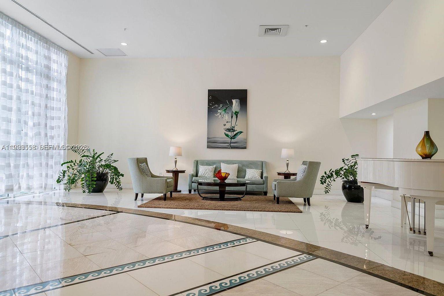 LA GORCE PALACE CONDO - Residential Lease