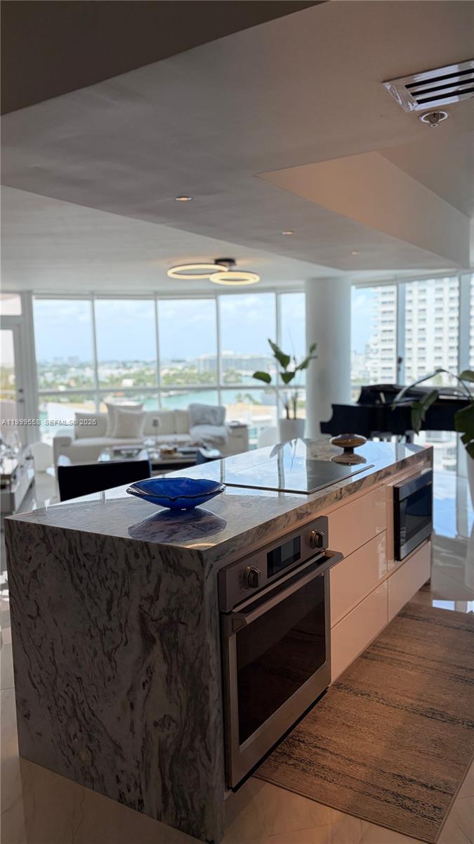 LA GORCE PALACE CONDO - Residential Lease