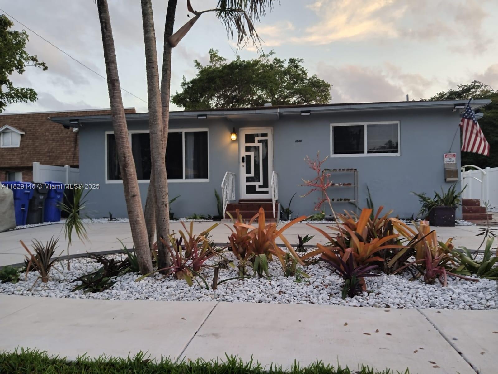 HOLLYWOOD LITTLE RANCHES - Residential Income