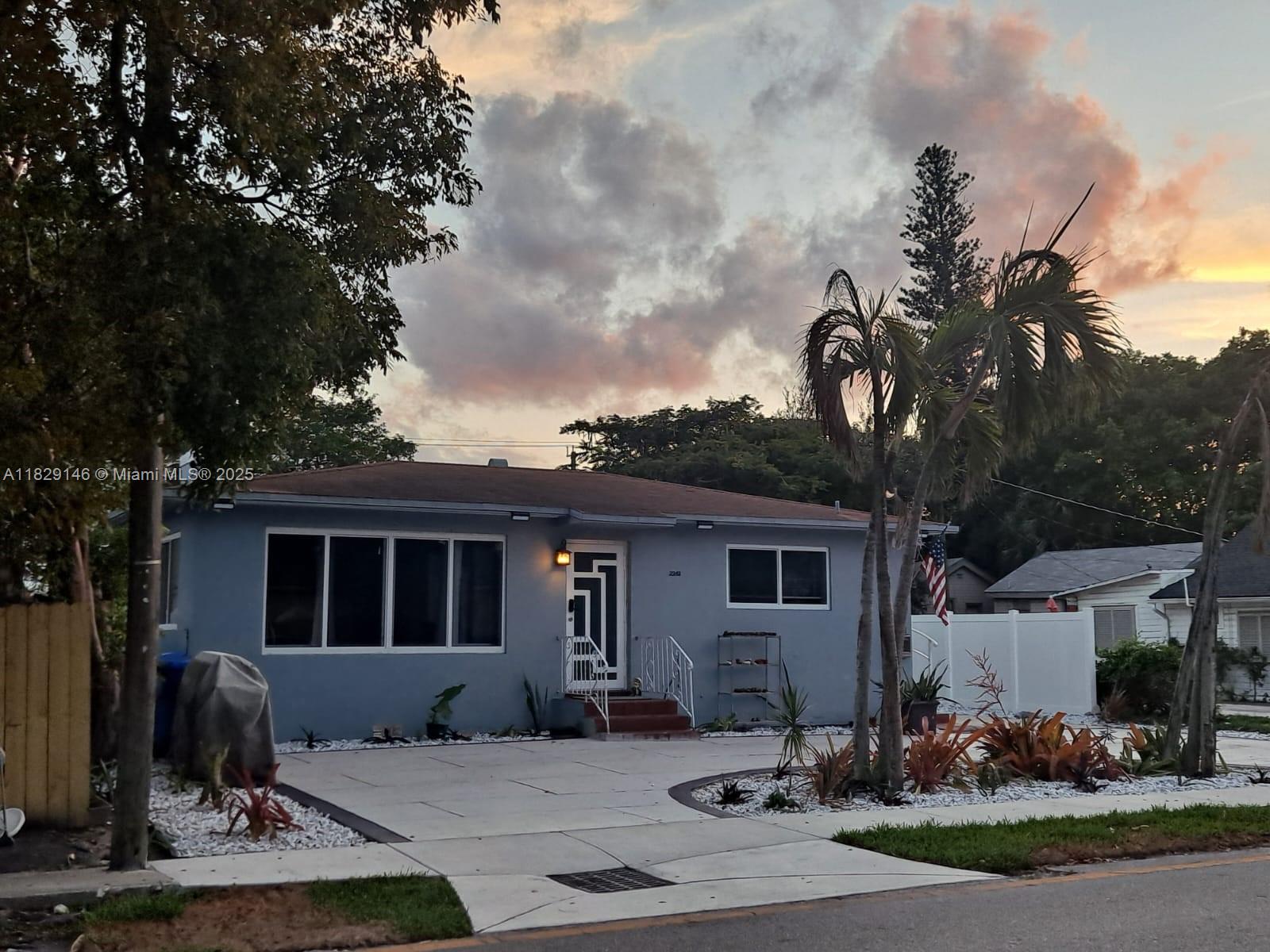 Detached Duplex with 3 separate living units. Completely Renovated between 2021-2023. Occupied and Cash Flowing.
Renovated for Air BnB. Furnished. All the Frills of a Modern Home; No work needed!
Zoned TC-1, this property Allows for over 9,000 square feet of mixed use development, up to 50 feet!
First Floor retail, second floor offices, residential units on the other floors? Build your dream and business.
Centrally located off Hollywood Blvd. and Dixie, the driveway is closer than parking for downtown events!!!
Don't sleep on this hidden gem amongst the feverish development of Downtown Hollywood!