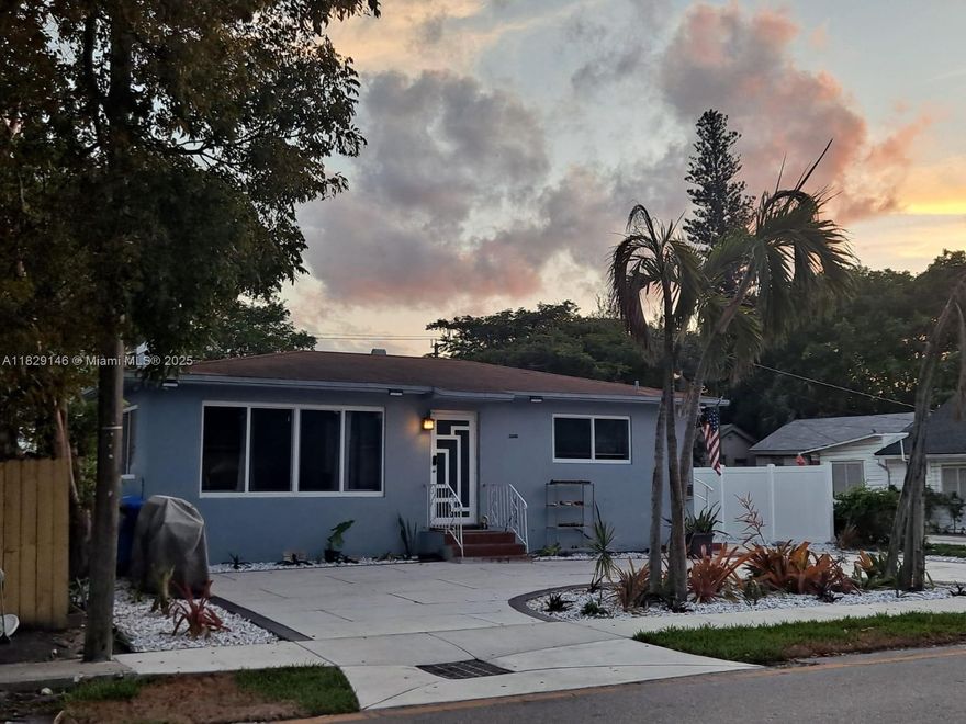 Detached Duplex with 3 separate living units. Completely Renovated between 2021-2023. Occupied and Cash Flowing.

Renovated for Air BnB. Furnished. All the Frills of a Modern Home; No work needed!

Zoned TC-1, this property Allows for over 9,000 square feet of mixed use development, up to 50 feet!
First Floor retail, second floor offices, residential units on the other floors? Build your dream and business. 

Centrally located off Hollywood Blvd. and Dixie, the driveway is closer than parking for downtown events!!!

Don't sleep on this hidden gem amongst the feverish development of Downtown Hollywood!