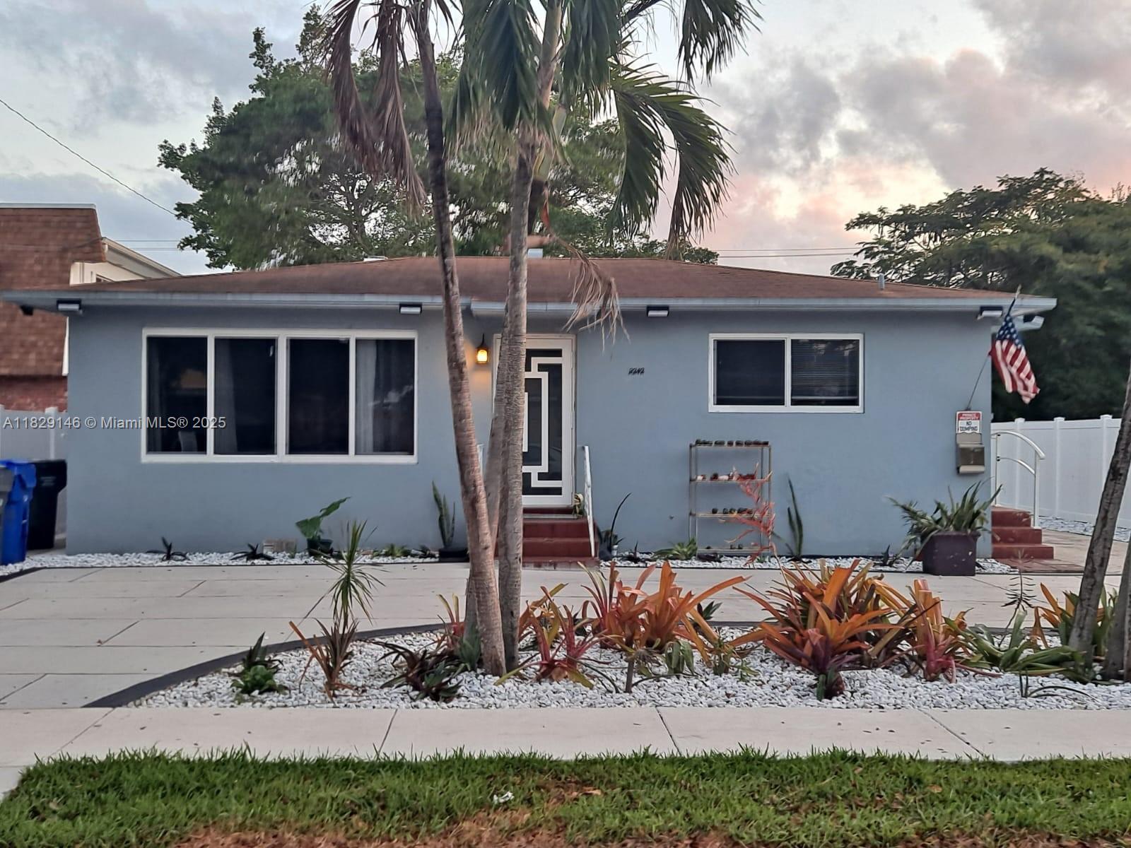 HOLLYWOOD LITTLE RANCHES - Residential Income