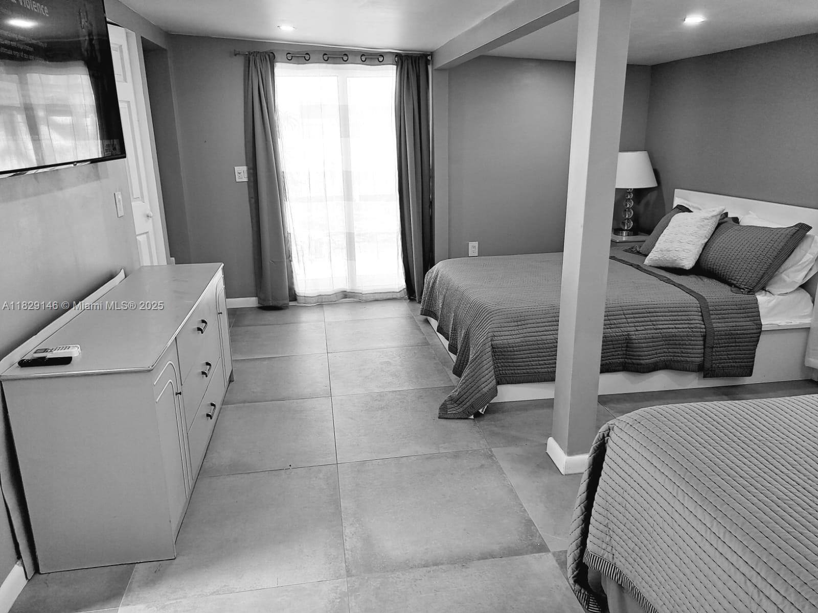 HOLLYWOOD LITTLE RANCHES - Residential Income