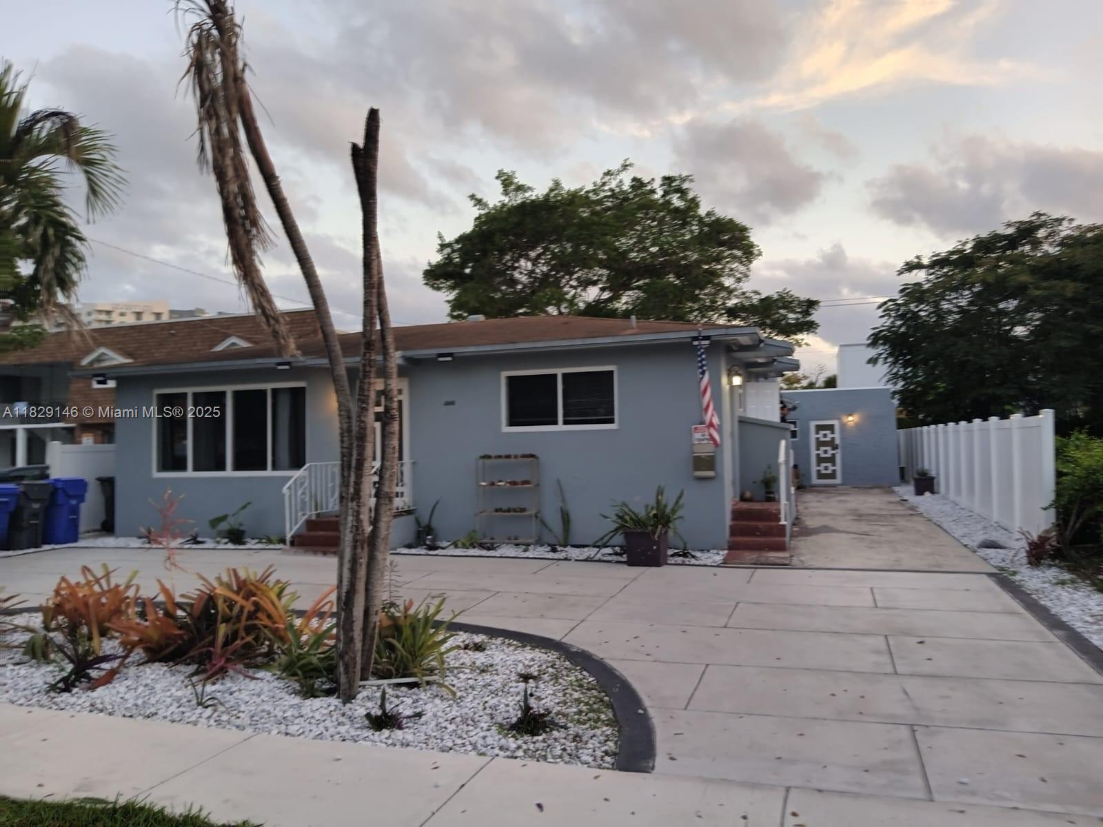 HOLLYWOOD LITTLE RANCHES - Residential Income