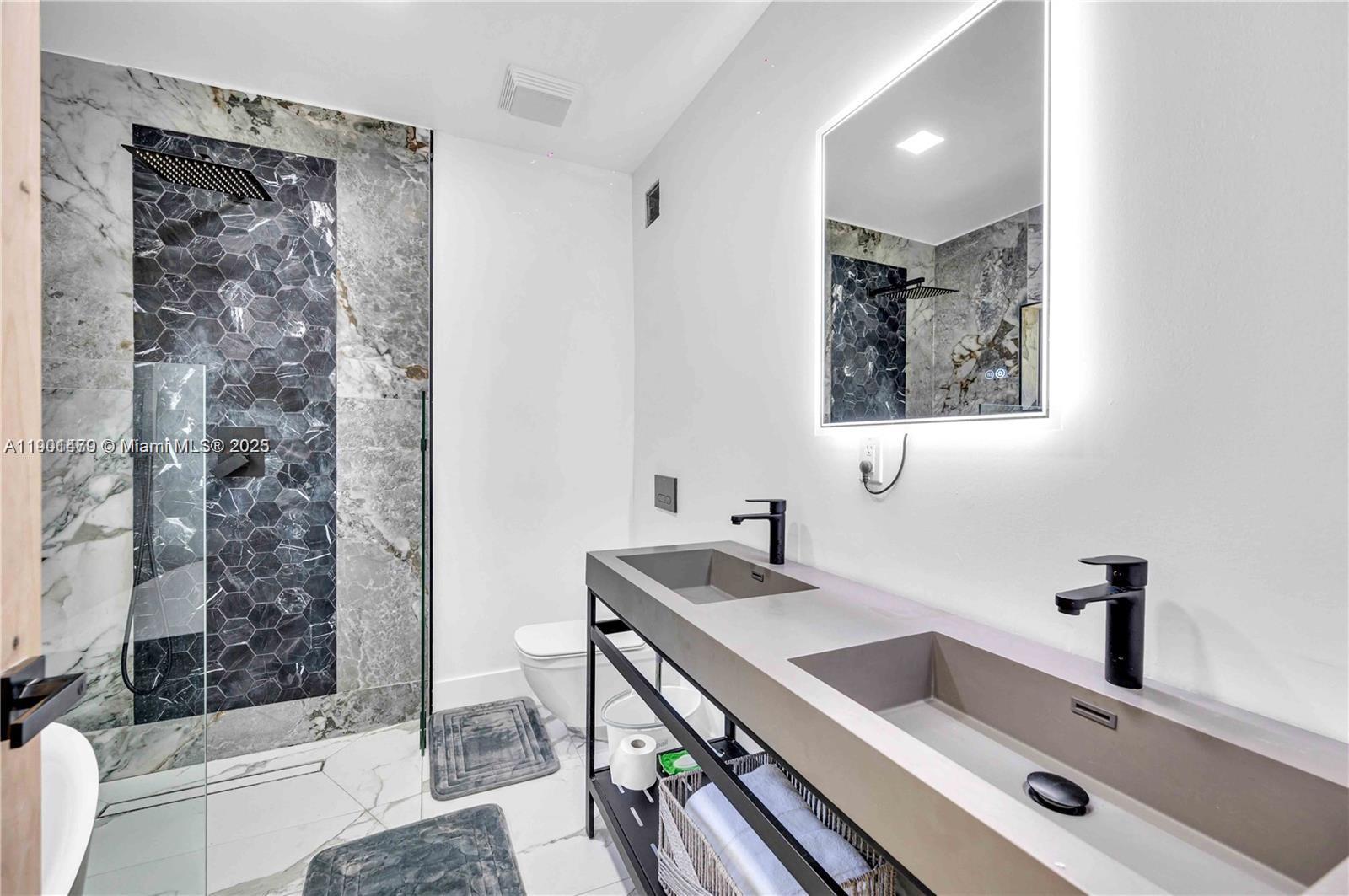 NAUTILUS SUB - Residential Lease