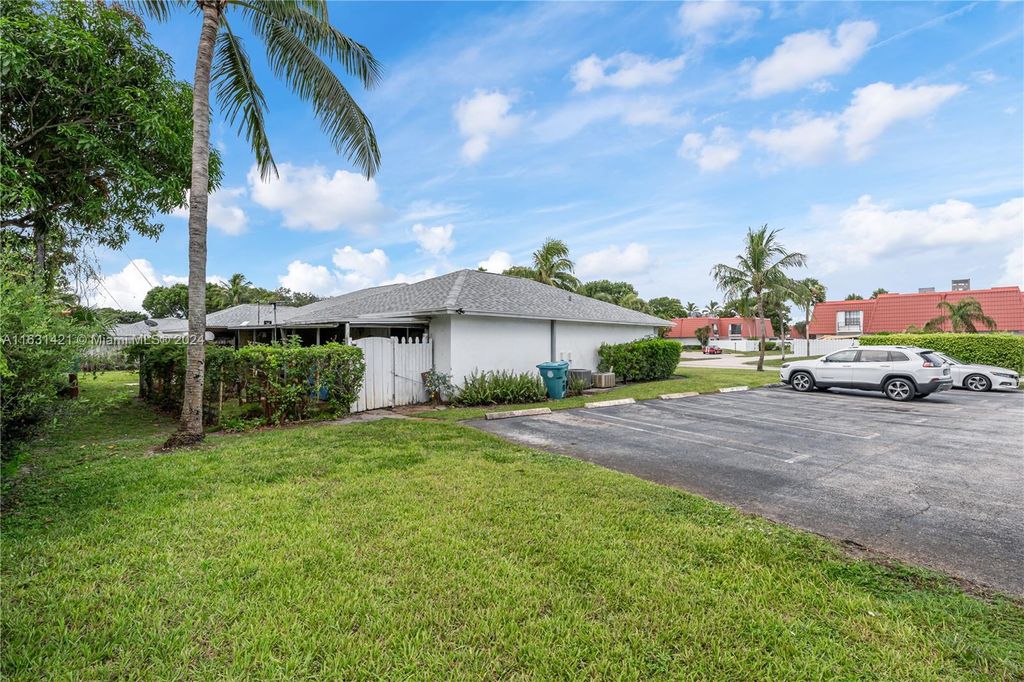 Photo of 2840 SW 14th St #19, Boynton Beach, FL 33426 (MLS # A11631421)