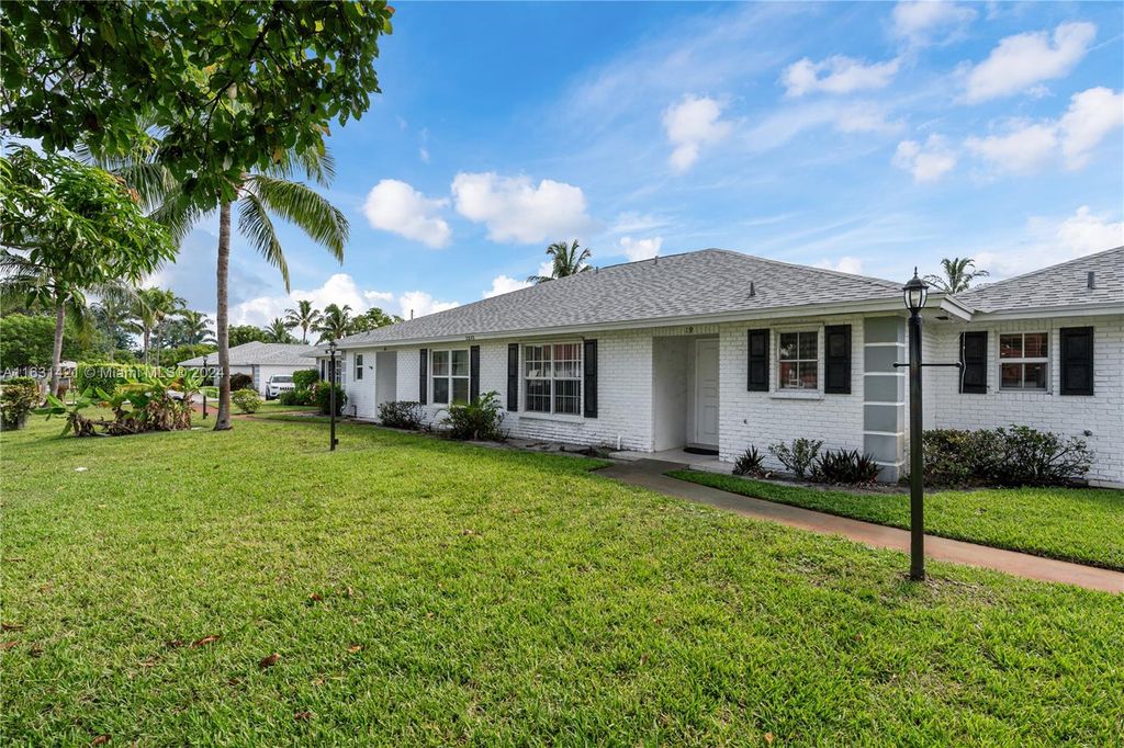 Photo of 2840 SW 14th St #19, Boynton Beach, FL 33426 (MLS # A11631421)