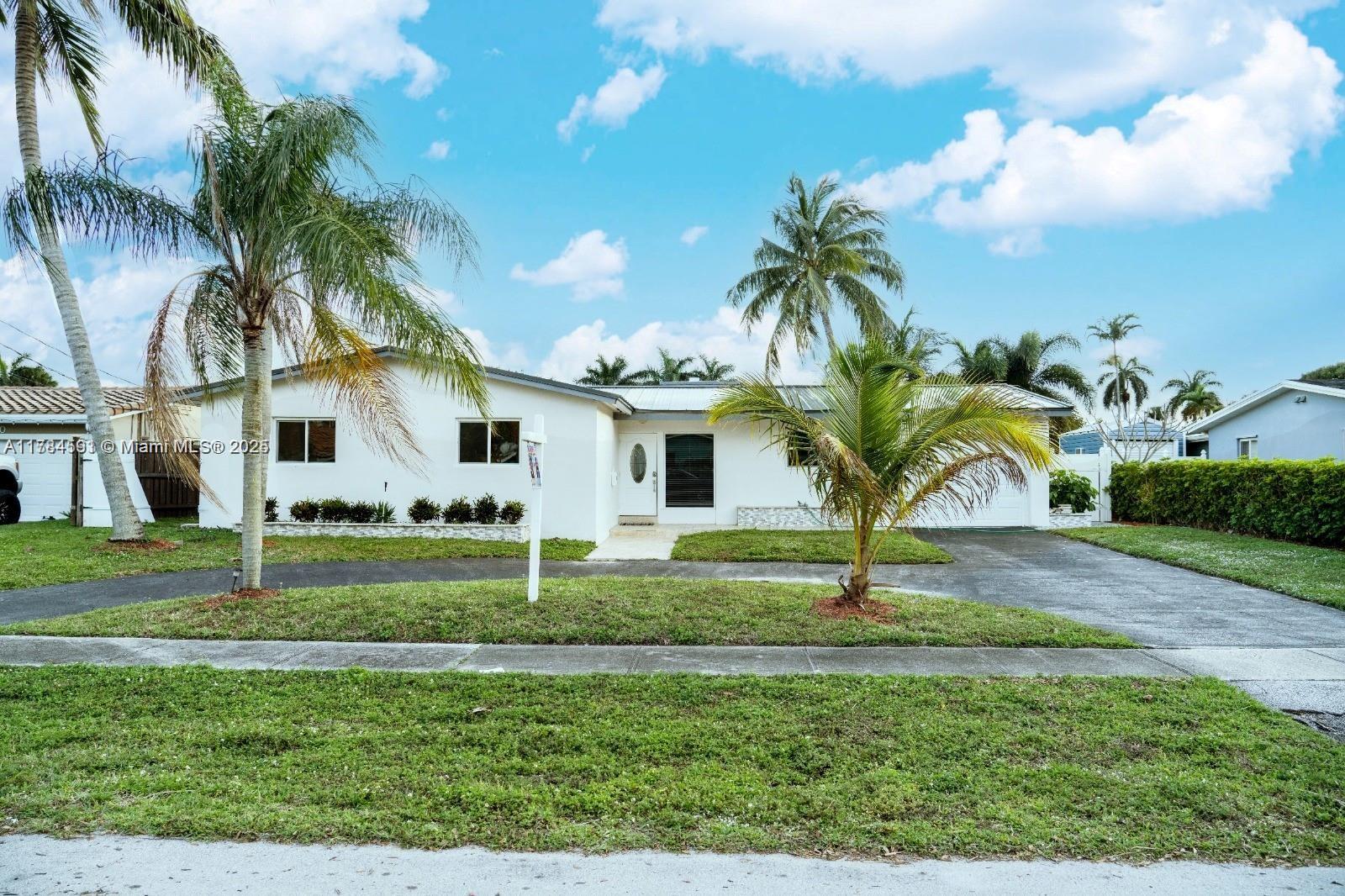 5820 Sw 17th St, Plantation, Miami-Dade County, Florida - 3 Bedrooms  
3 Bathrooms - 
