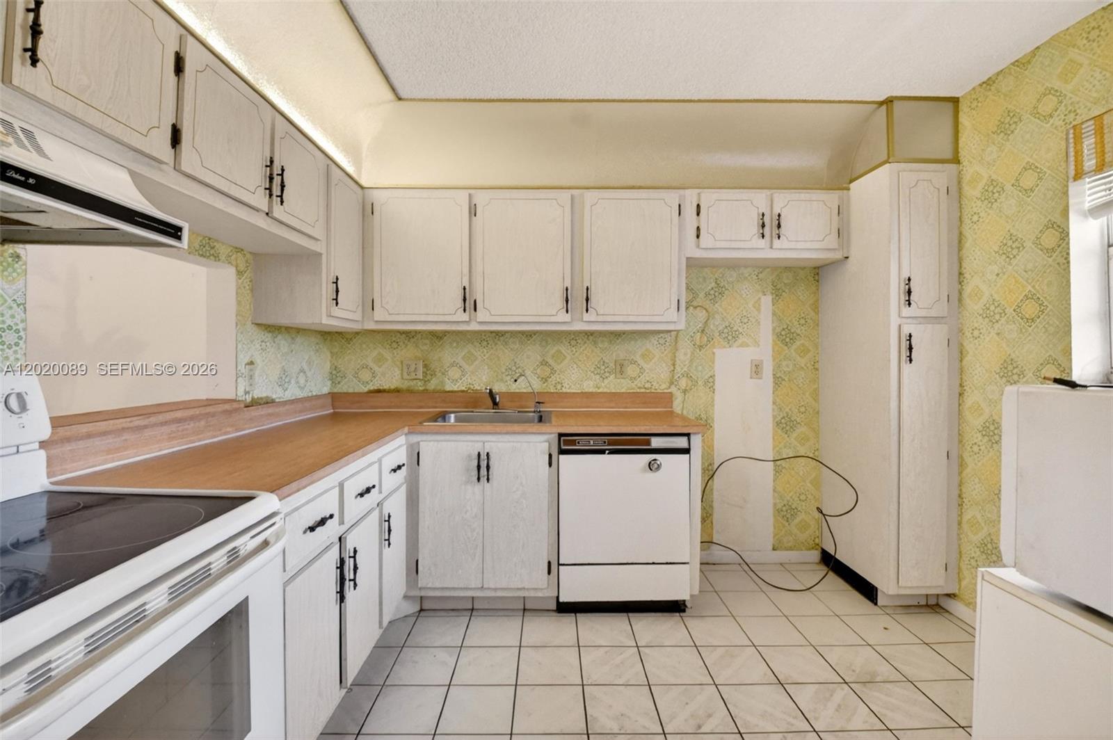 LAGO DEL REY CONDO - Residential