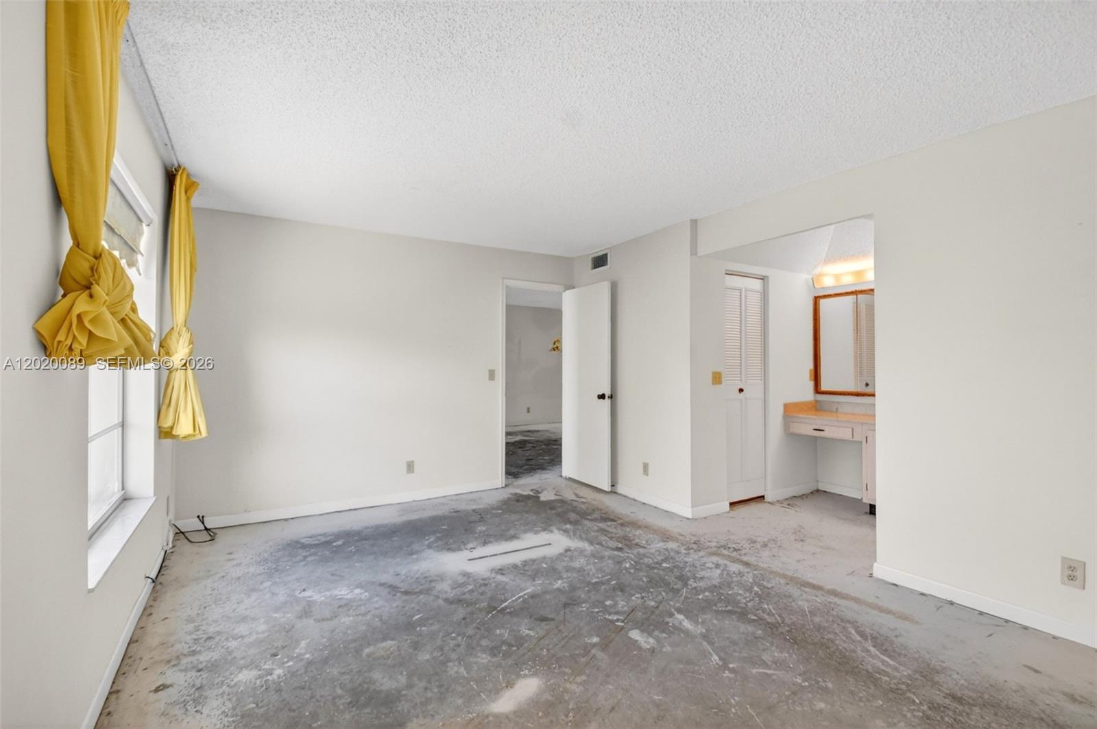 LAGO DEL REY CONDO - Residential