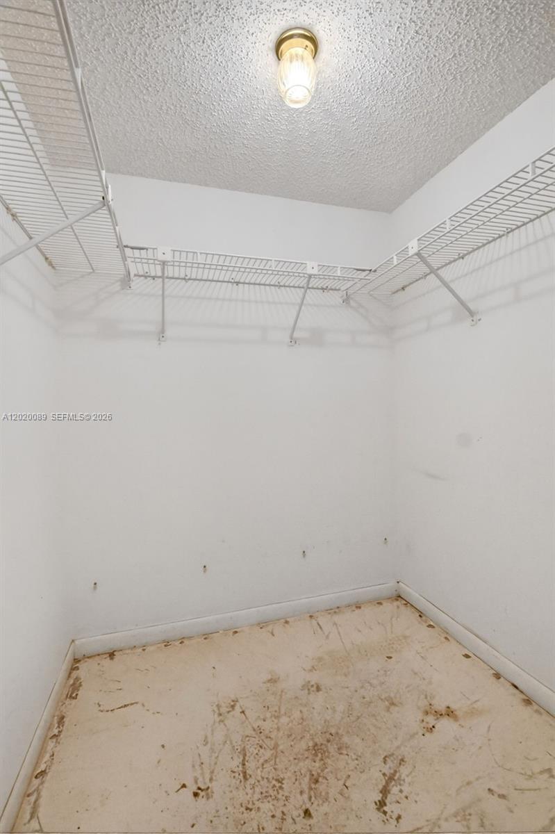 LAGO DEL REY CONDO - Residential
