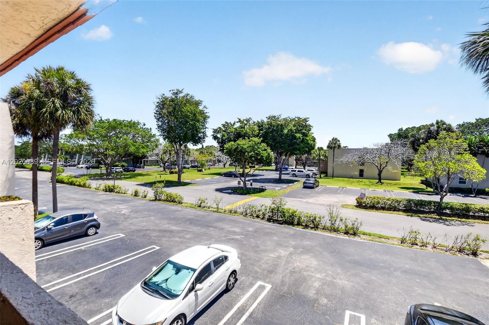 LAGO DEL REY CONDO - Residential