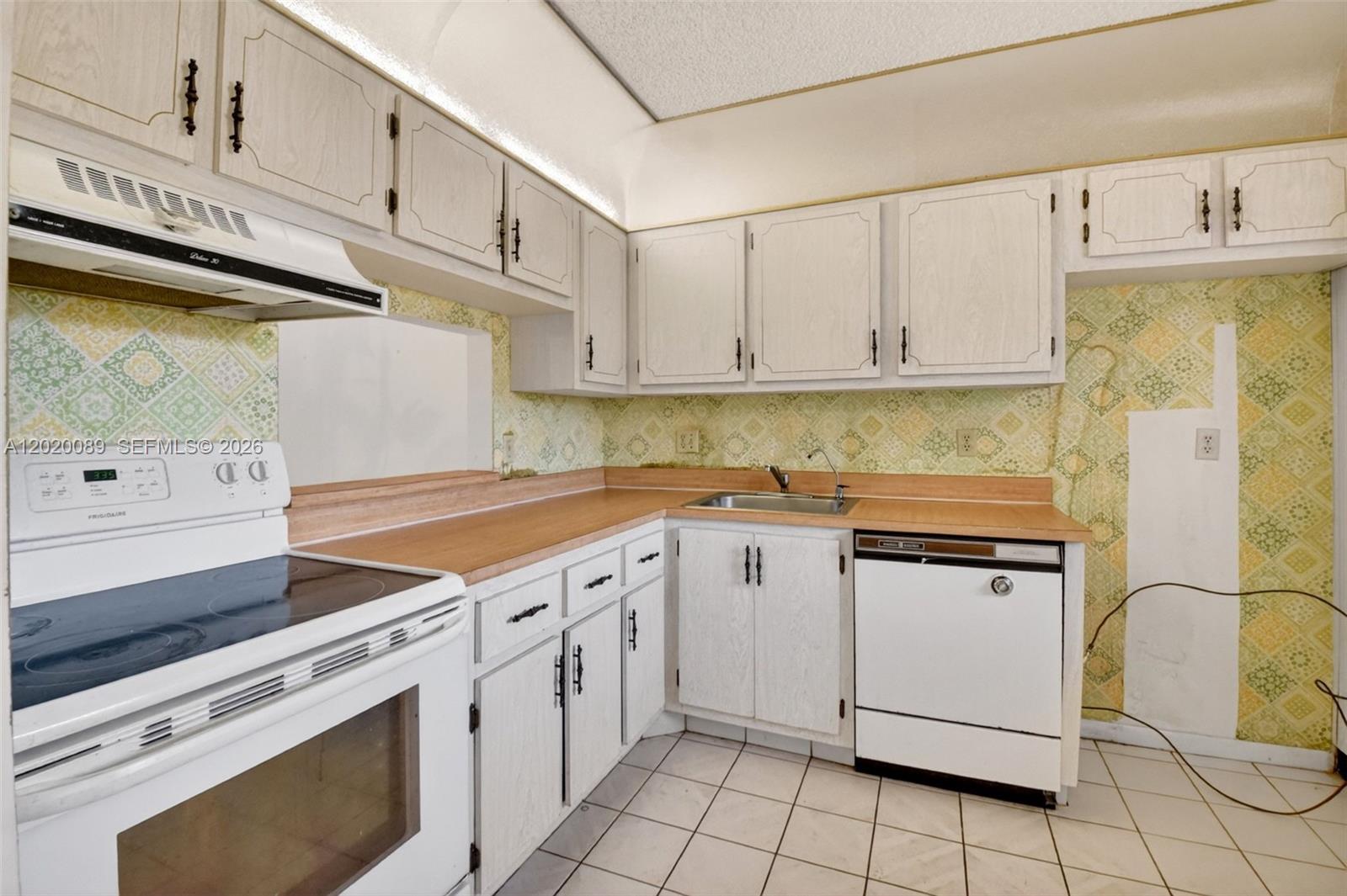 LAGO DEL REY CONDO - Residential