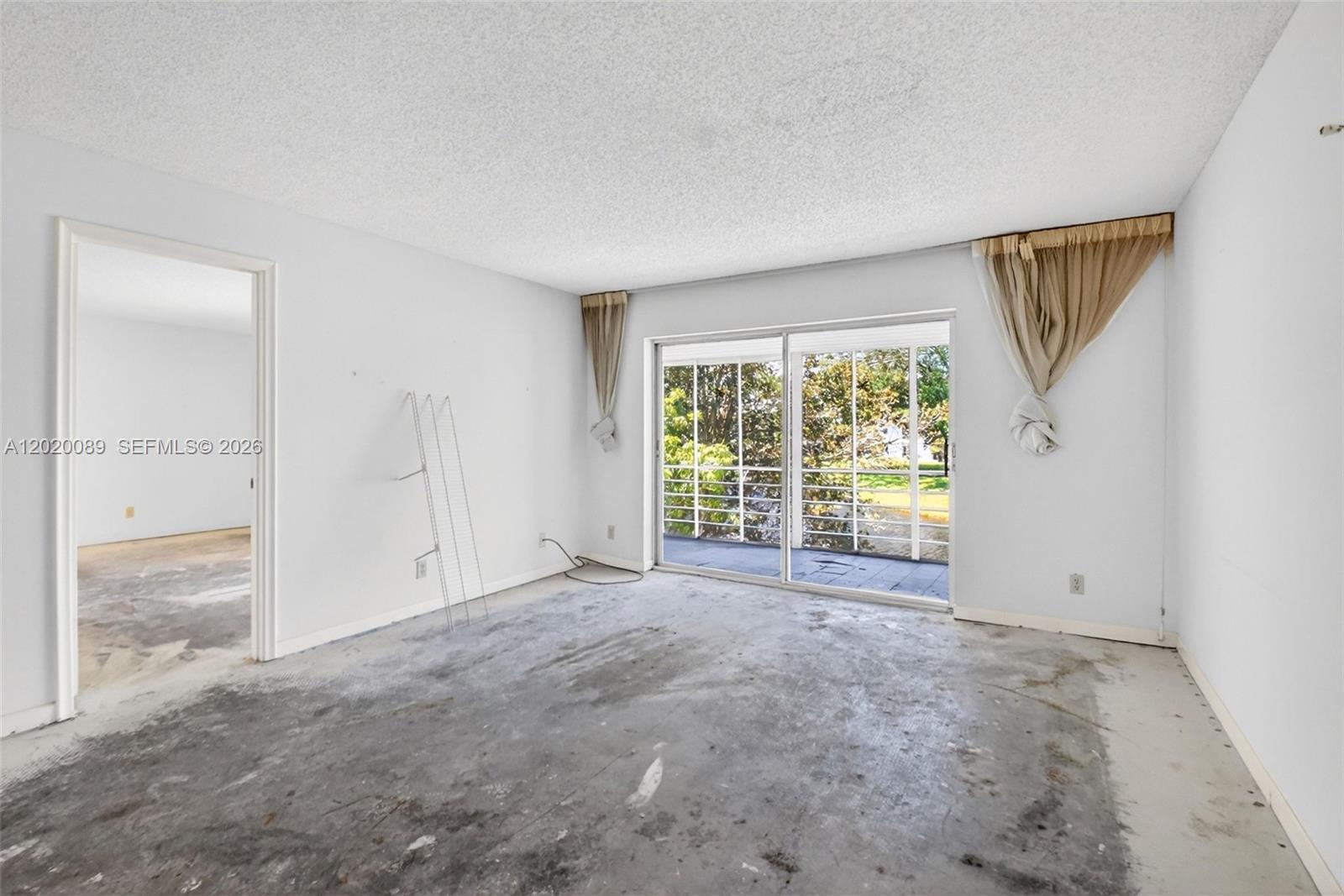 LAGO DEL REY CONDO - Residential