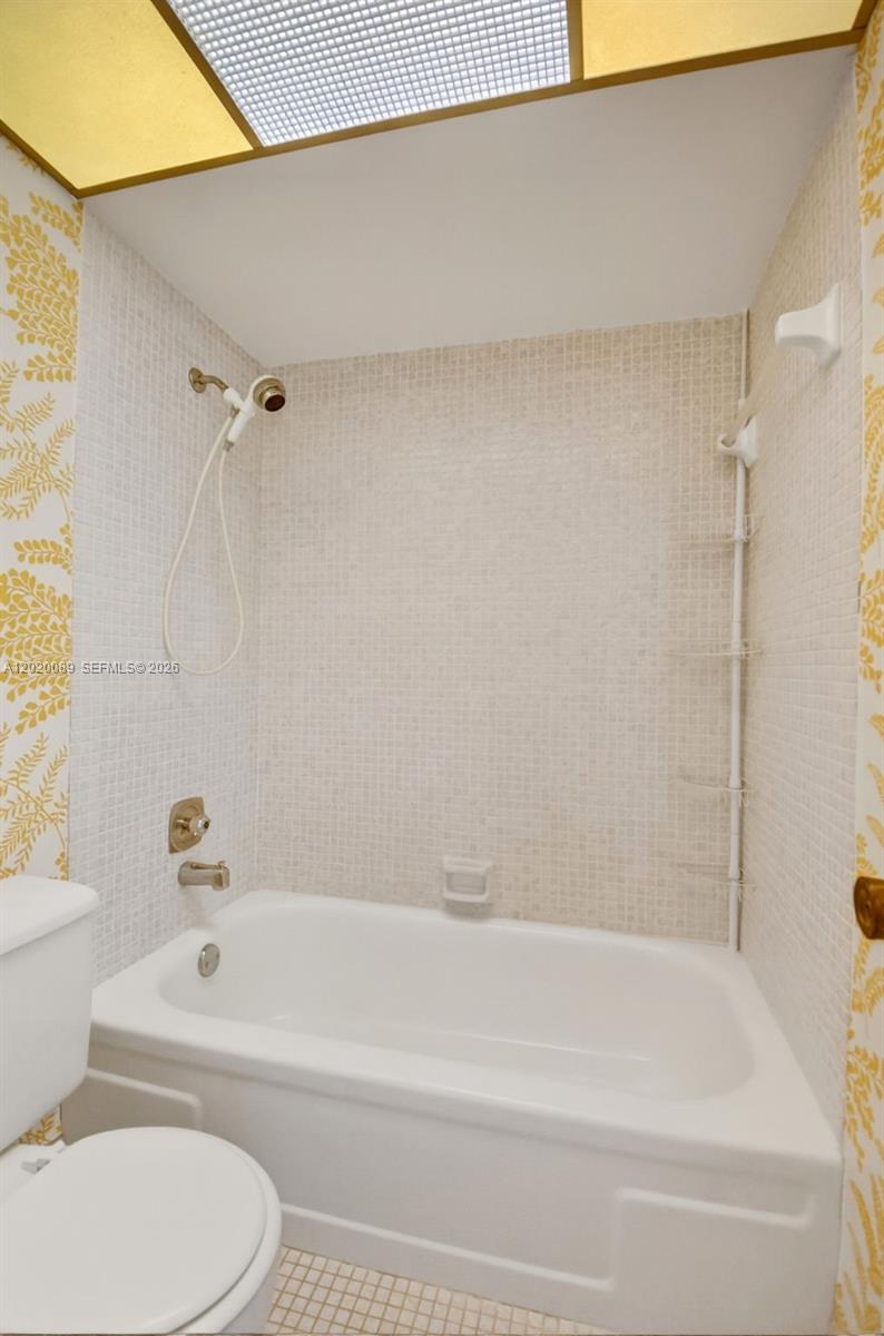 LAGO DEL REY CONDO - Residential
