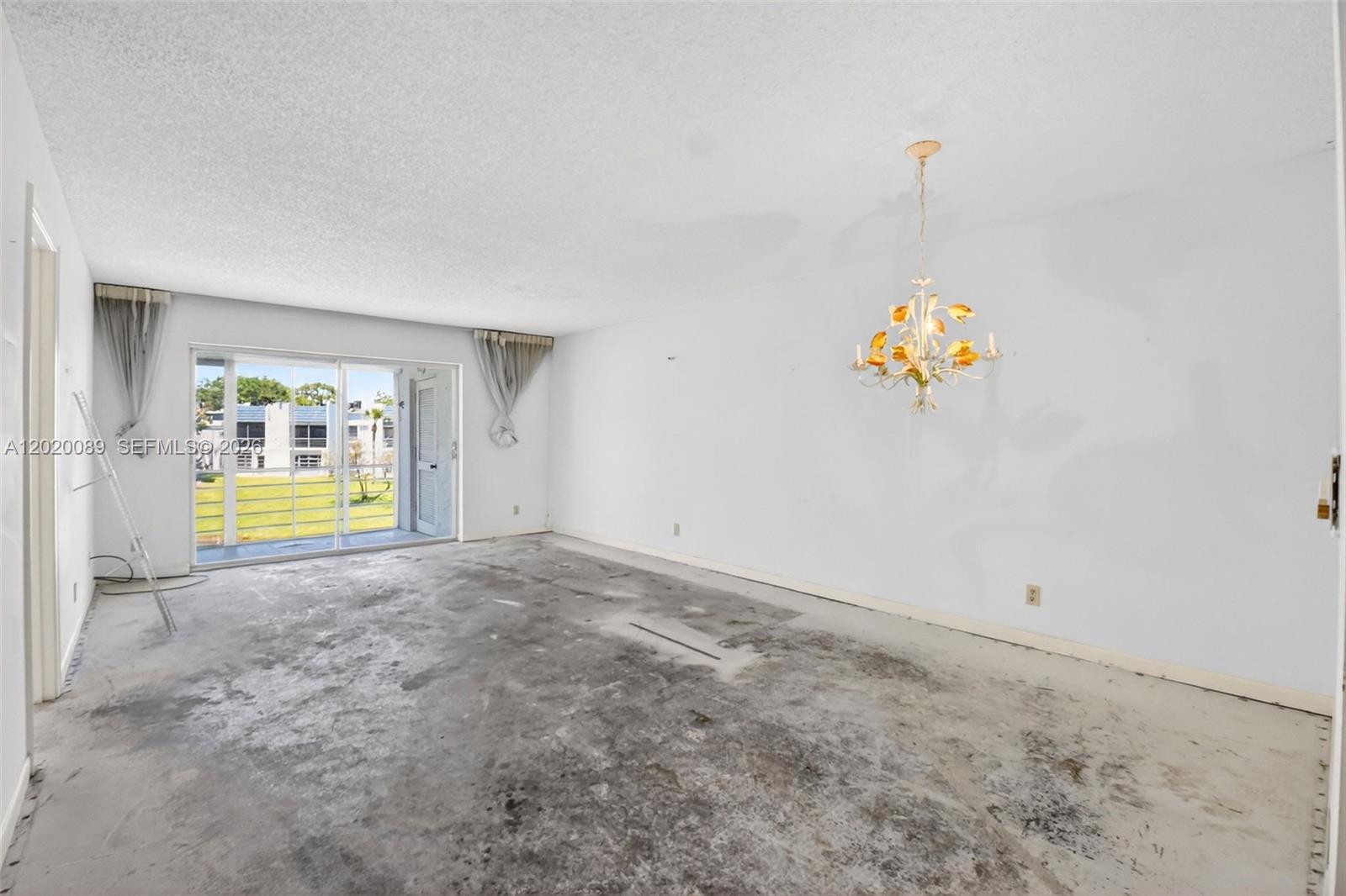 LAGO DEL REY CONDO - Residential