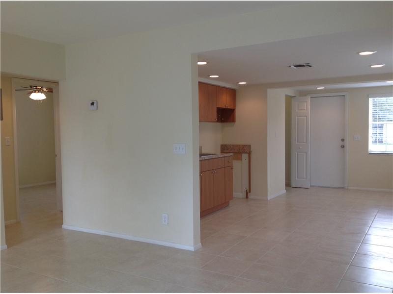 HOLLYWOOD TERRACE 3-12 B - Residential Lease