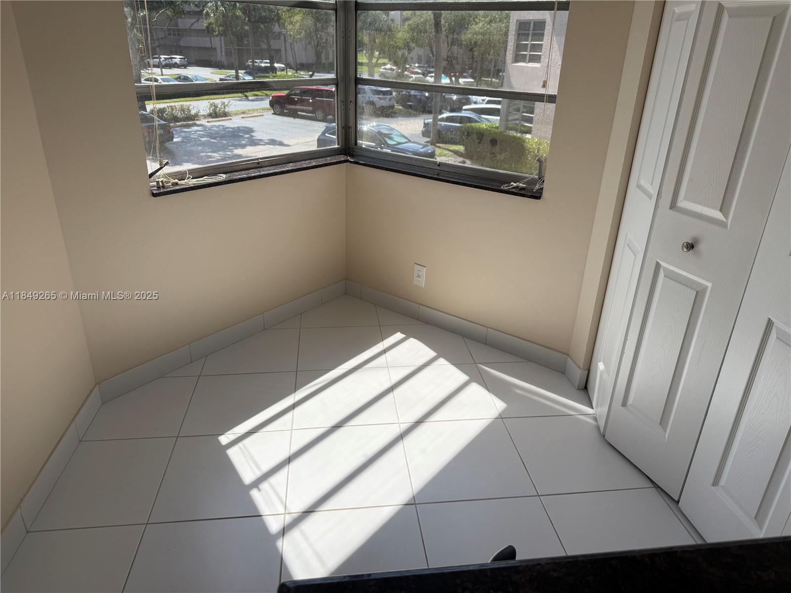 1920 Sabal Palm Dr 201, Davie, FL, 33324/$299,500 4 1920 Sabal Palm Dr 201