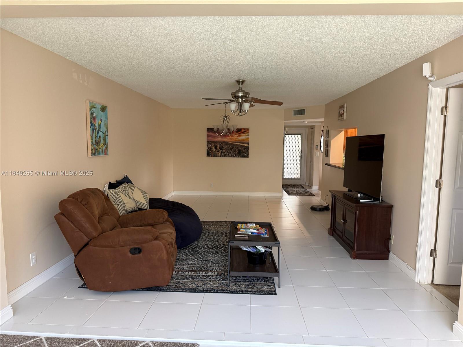 1920 Sabal Palm Dr 201, Davie, FL, 33324/$299,500 1 1920 Sabal Palm Dr 201