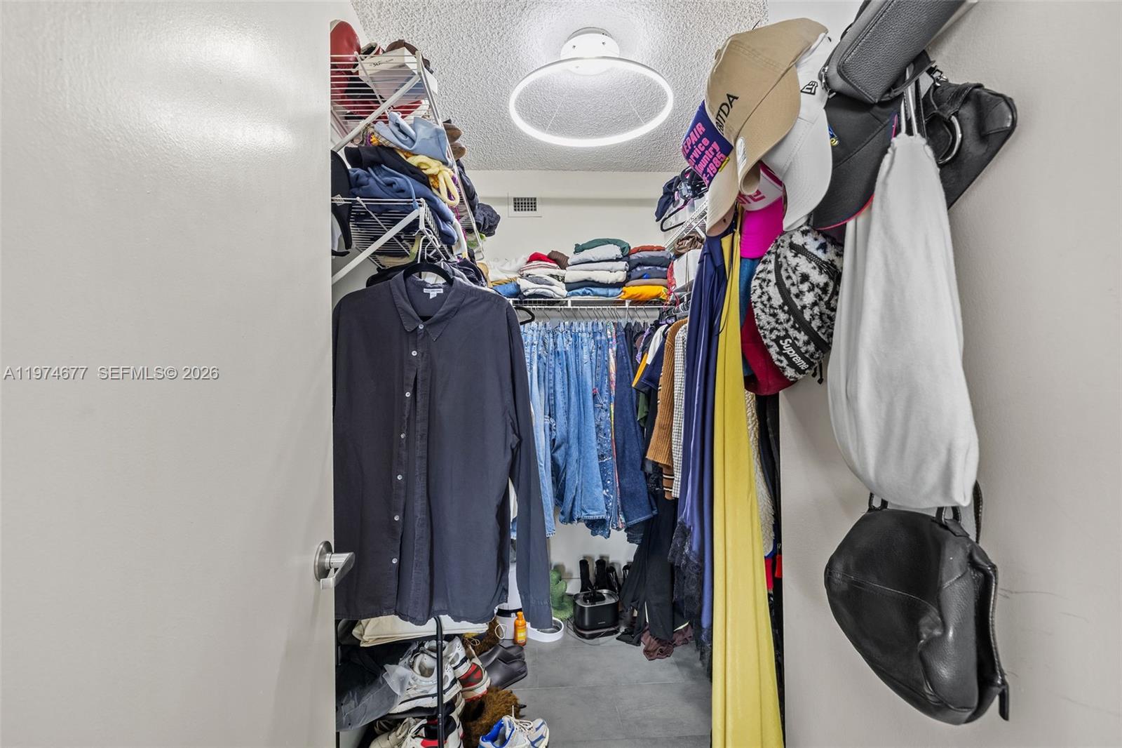 THE FLORIDIAN CONDO - Residential Lease