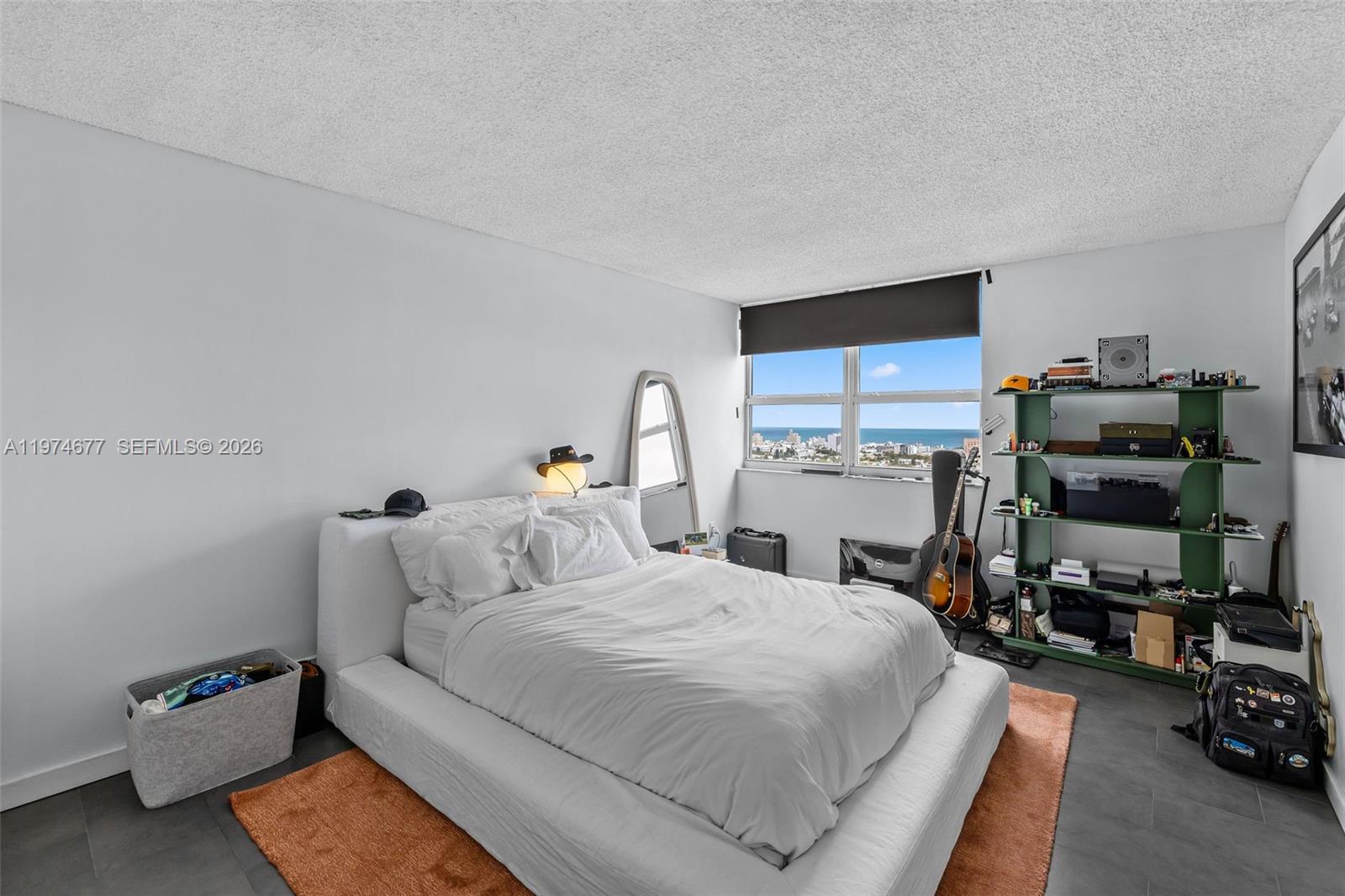 THE FLORIDIAN CONDO - Residential Lease