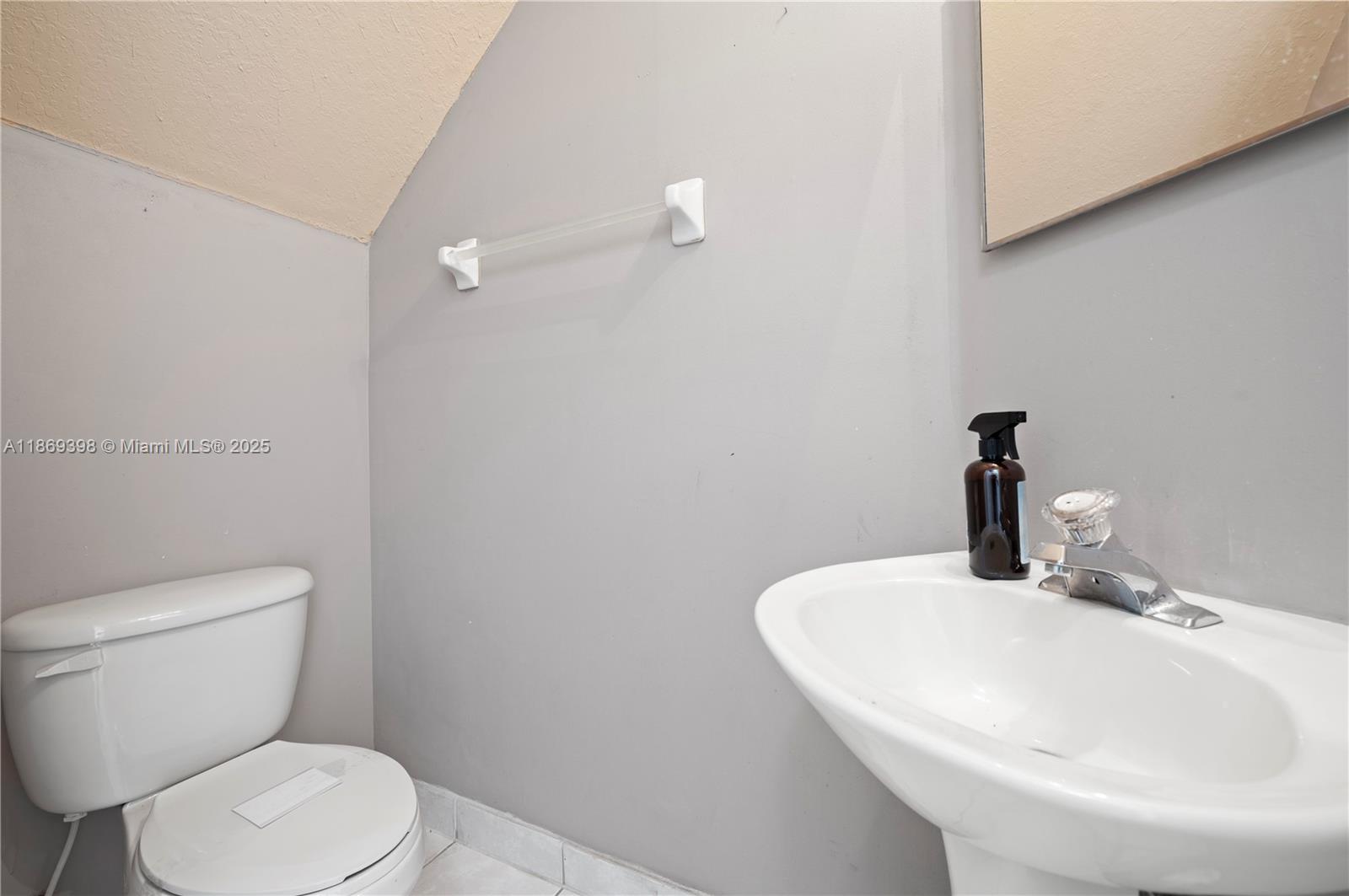 S & R OF INVERRARY - Residential Lease