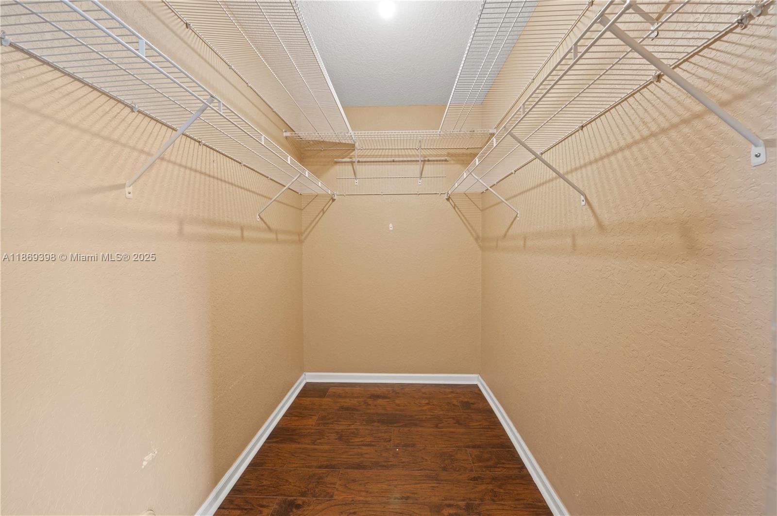 S & R OF INVERRARY - Residential Lease