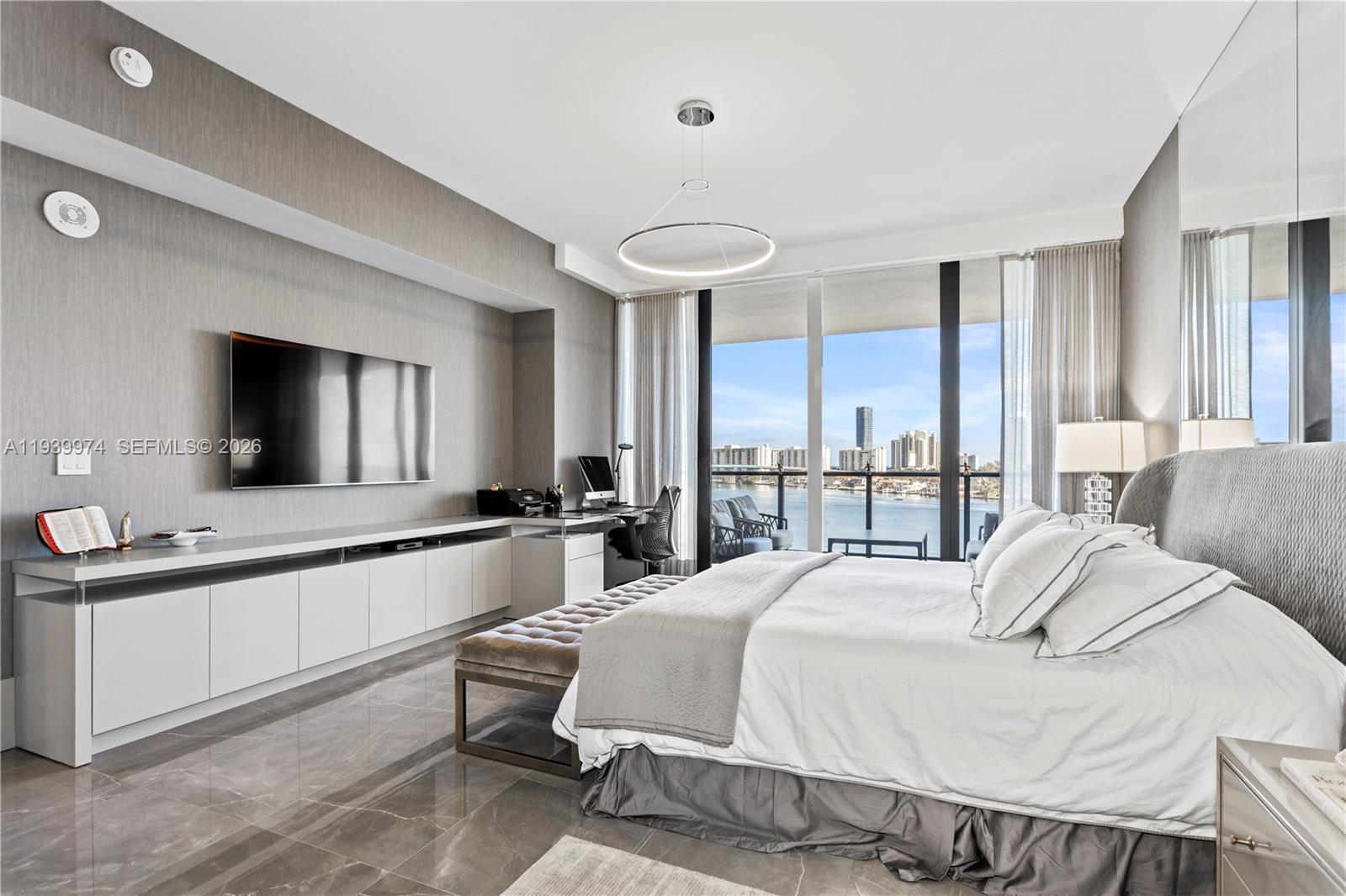 PRIVE CONDO - Residential