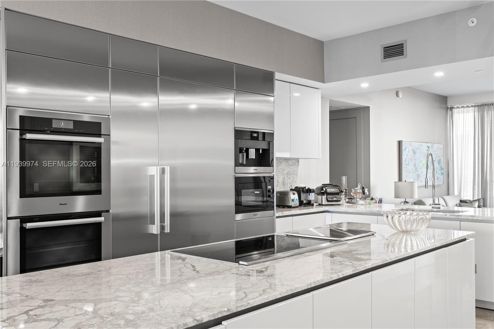 PRIVE CONDO - Residential