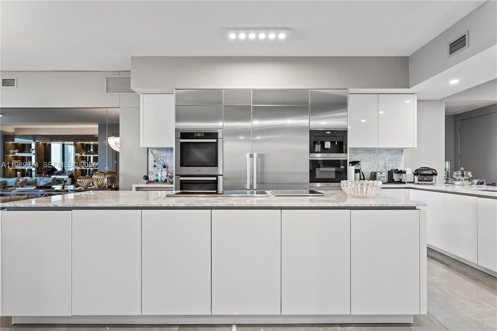 PRIVE CONDO - Residential