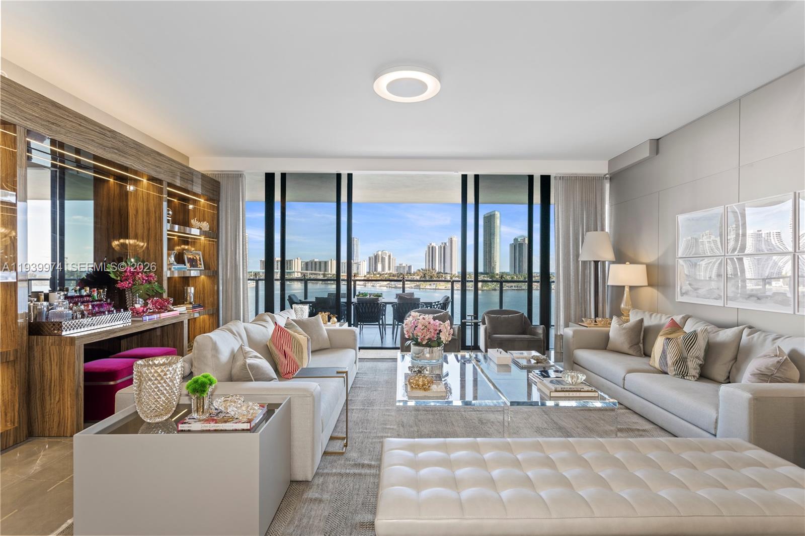 PRIVE CONDO - Residential