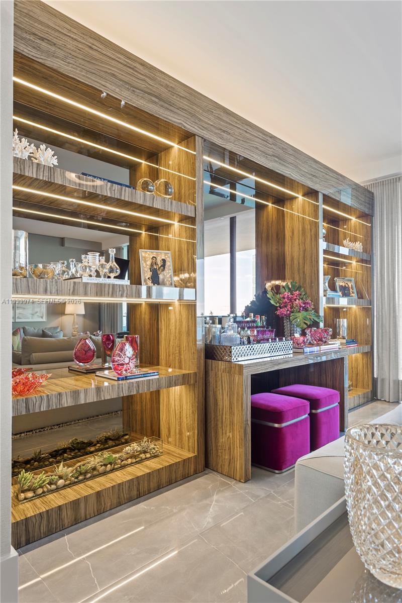 PRIVE CONDO - Residential