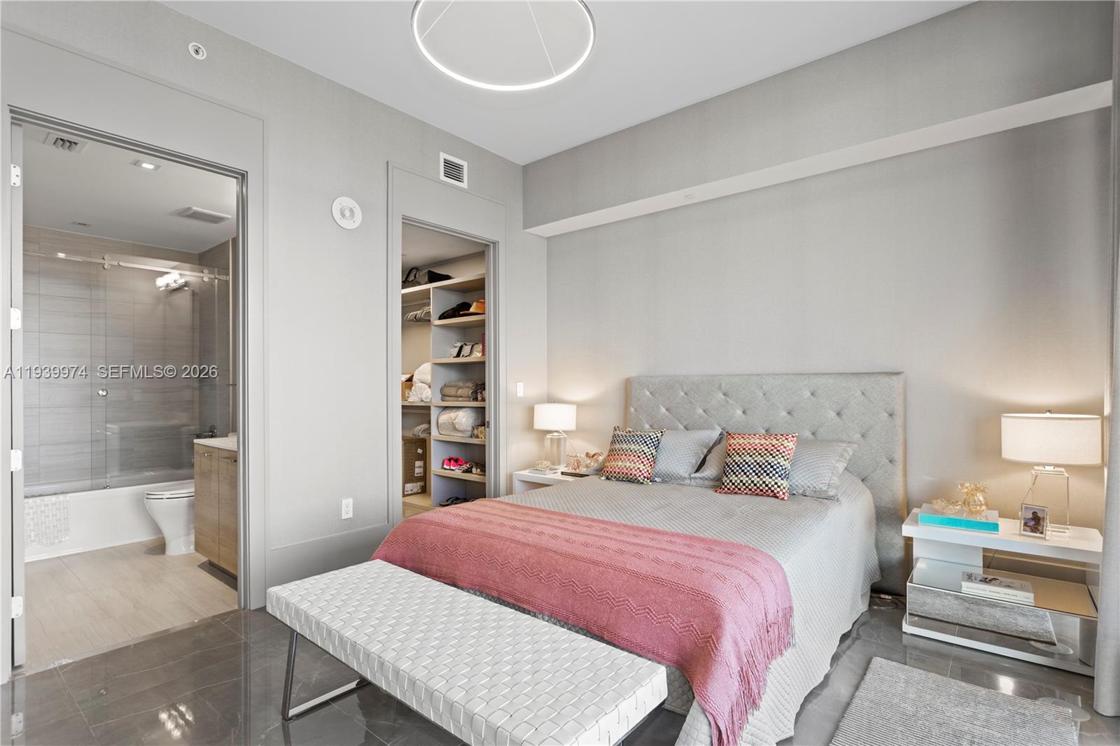 PRIVE CONDO - Residential