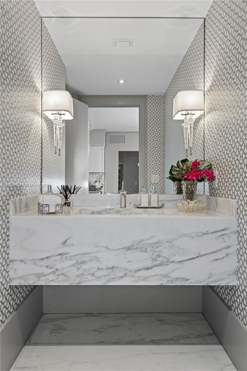 PRIVE CONDO - Residential