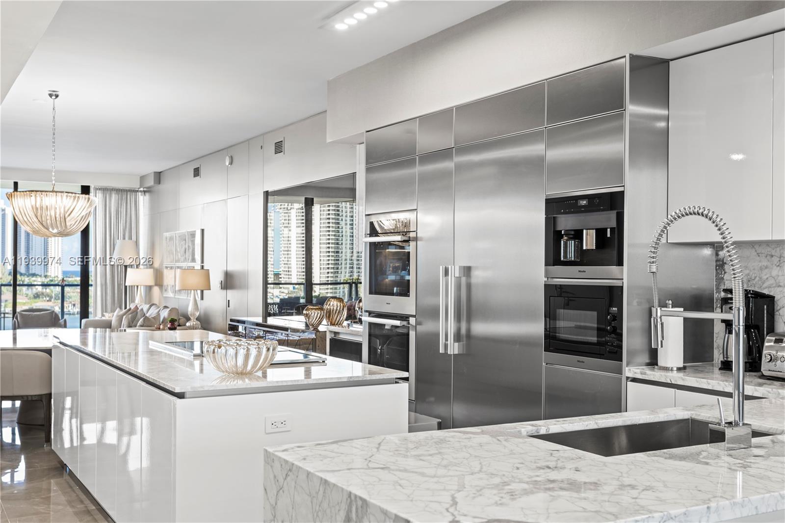 PRIVE CONDO - Residential