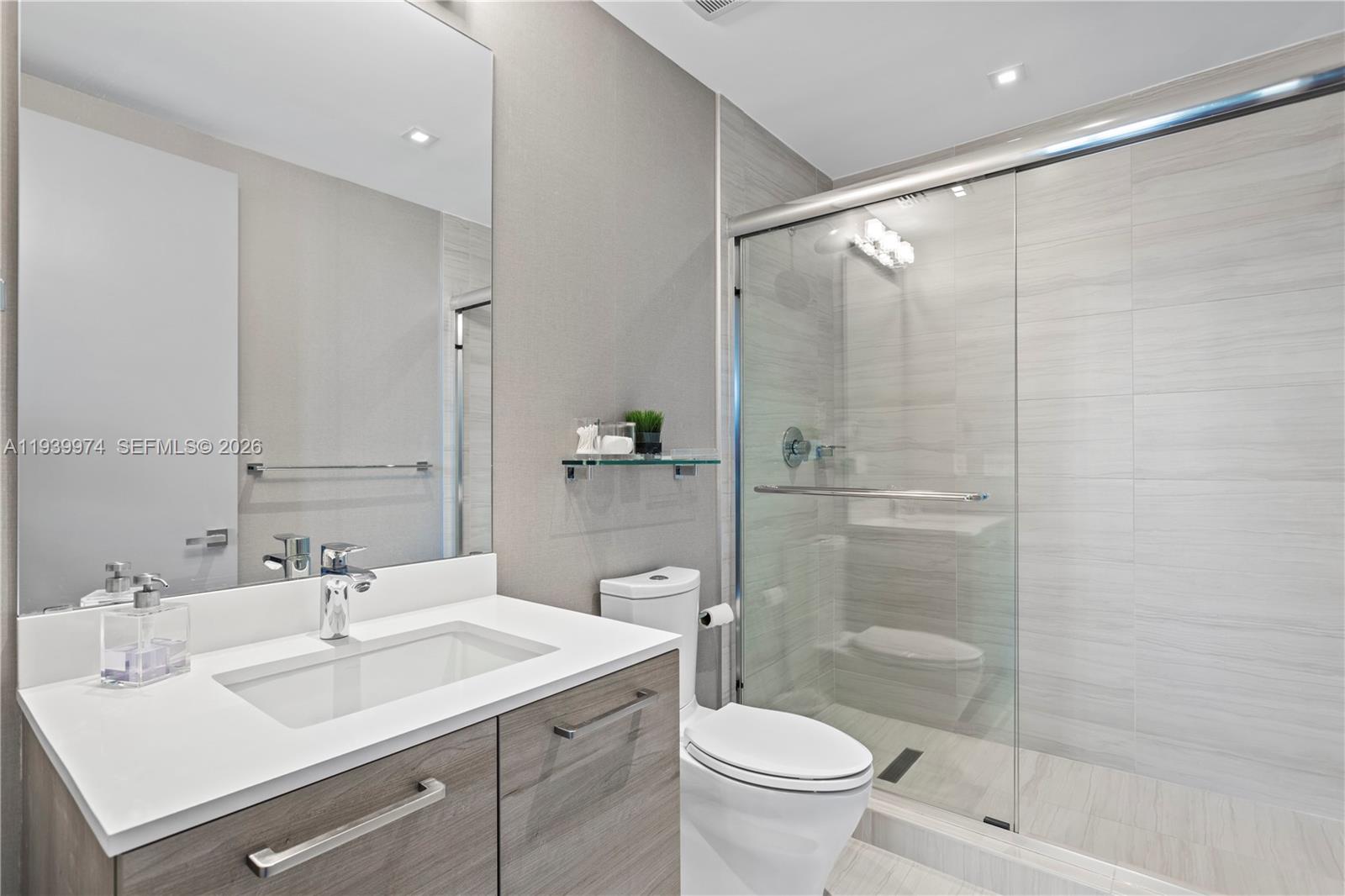 PRIVE CONDO - Residential