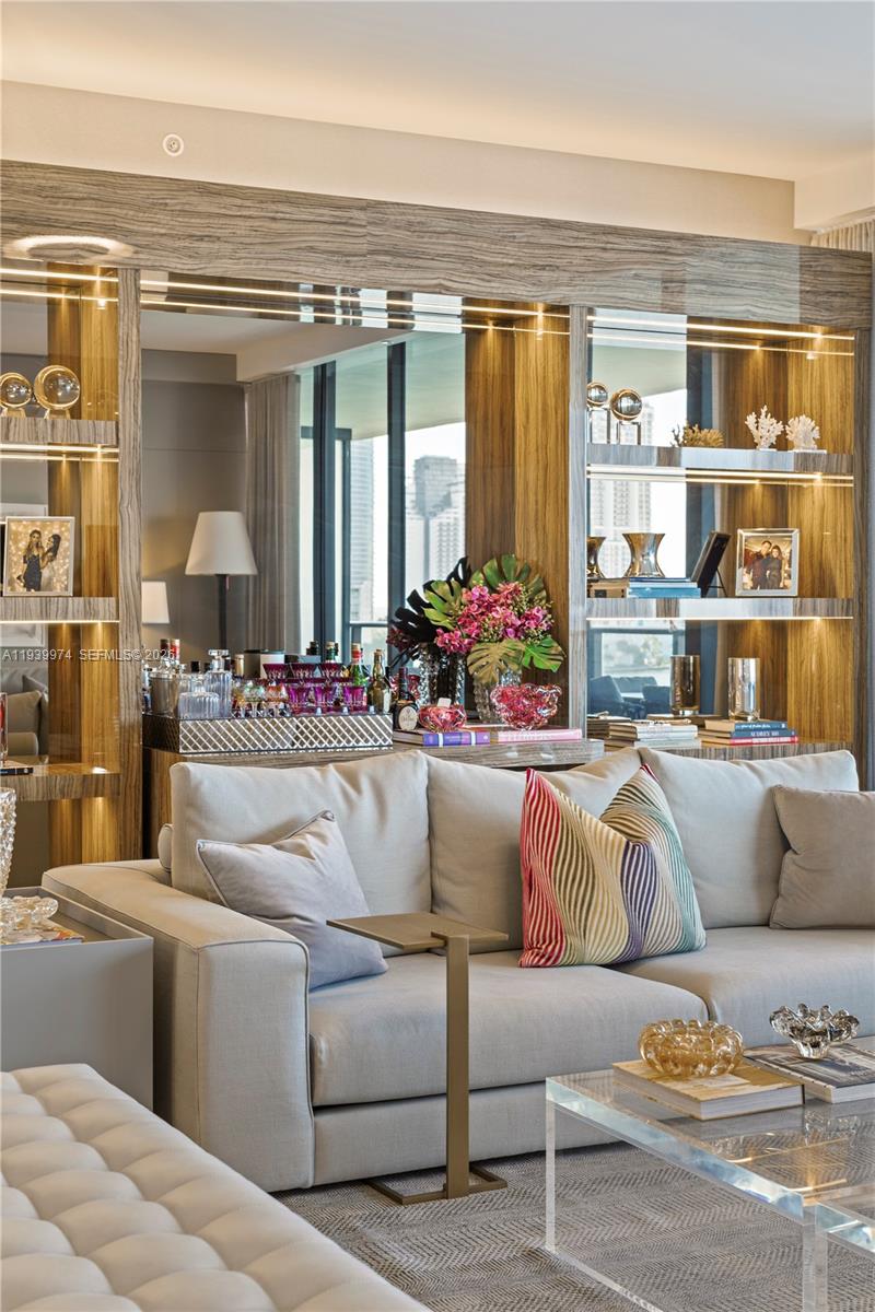 PRIVE CONDO - Residential