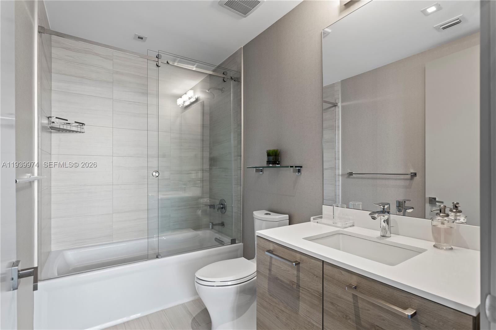 PRIVE CONDO - Residential