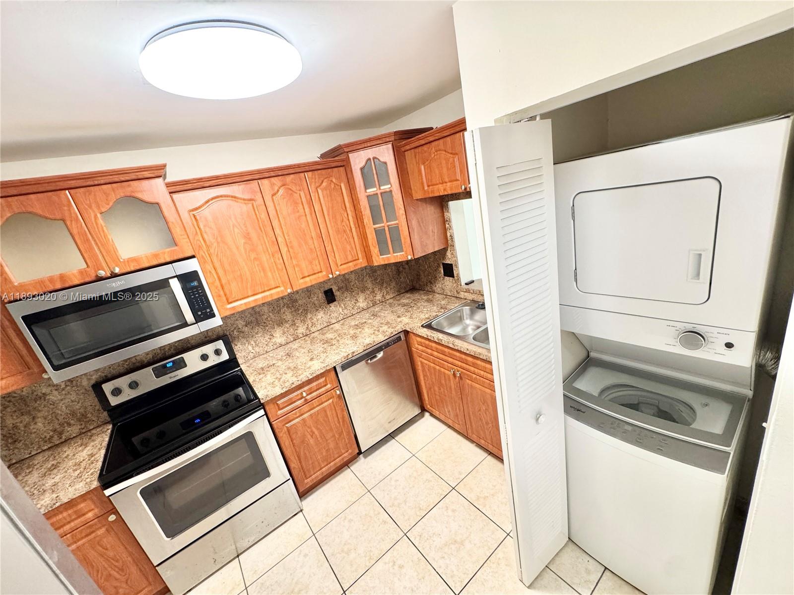 2800 Riverside Dr 201-1