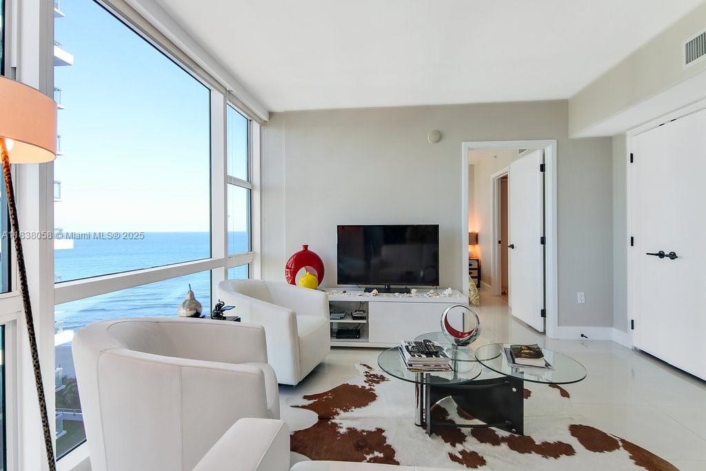 6801 Collins Ave 1207