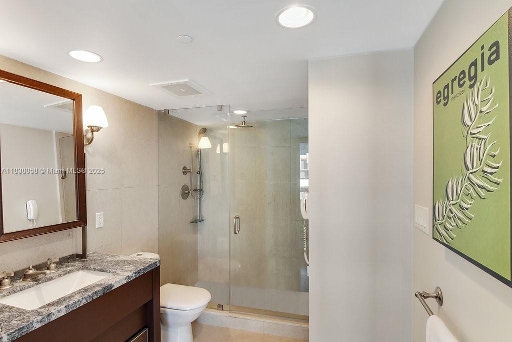 6801 Collins Ave 1207