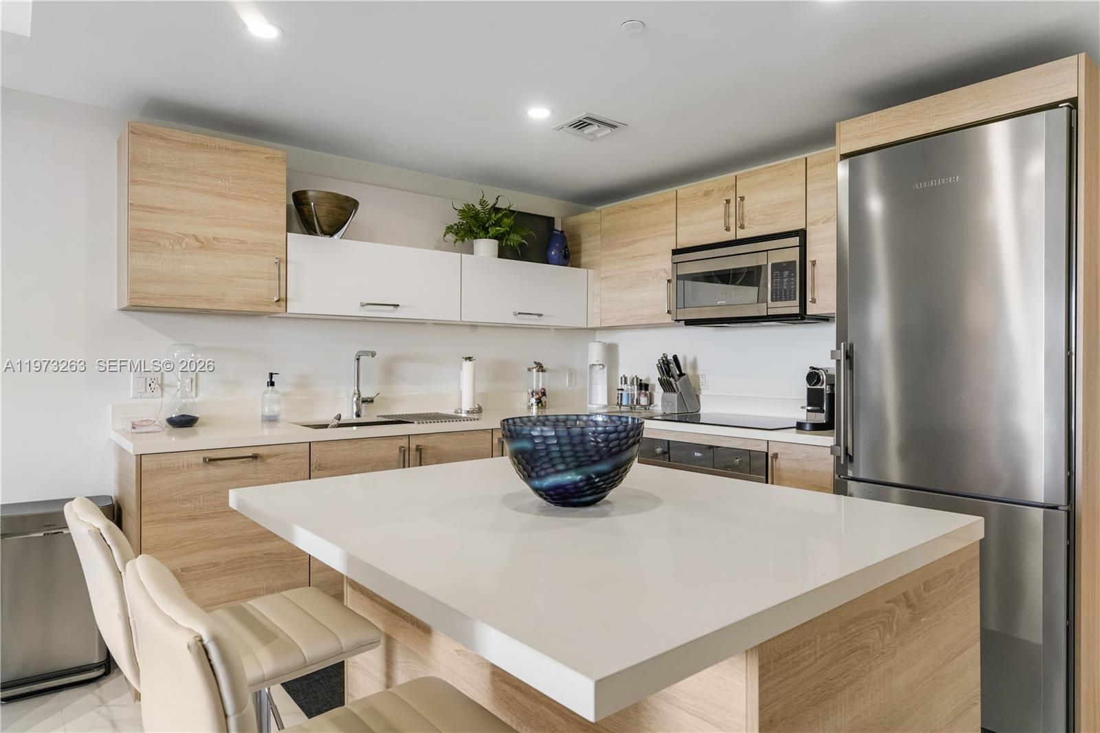 THE HARBOUR NORTH CONDO - Residential