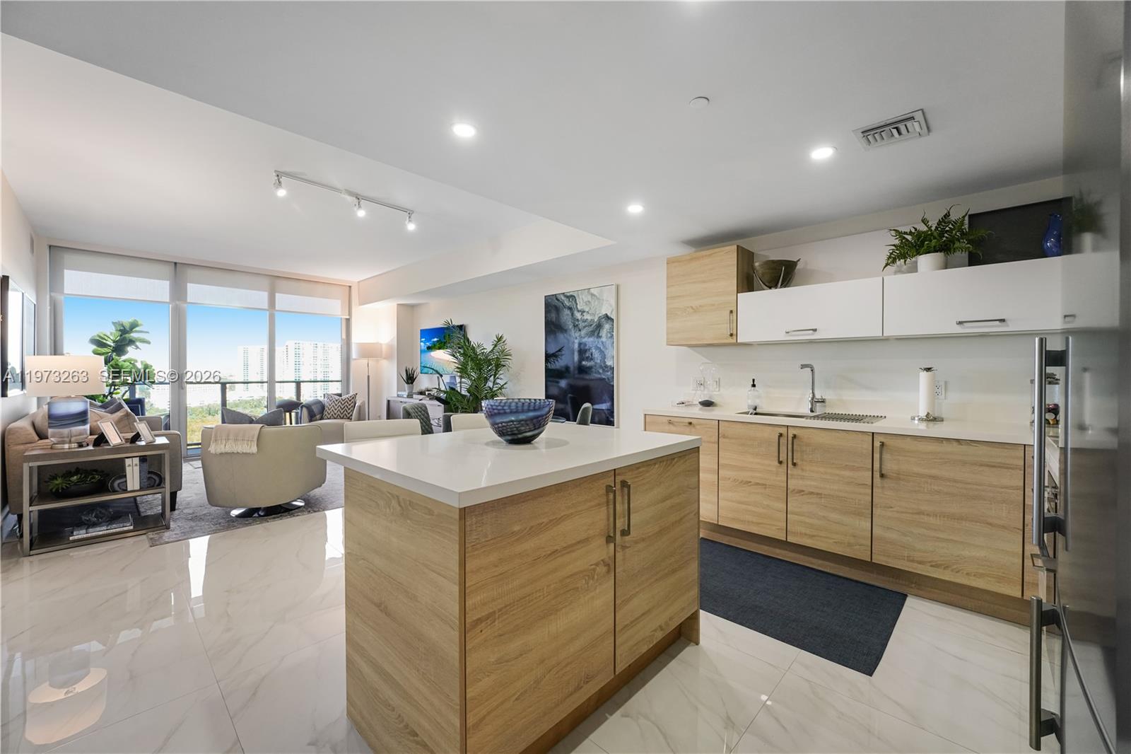 THE HARBOUR NORTH CONDO - Residential