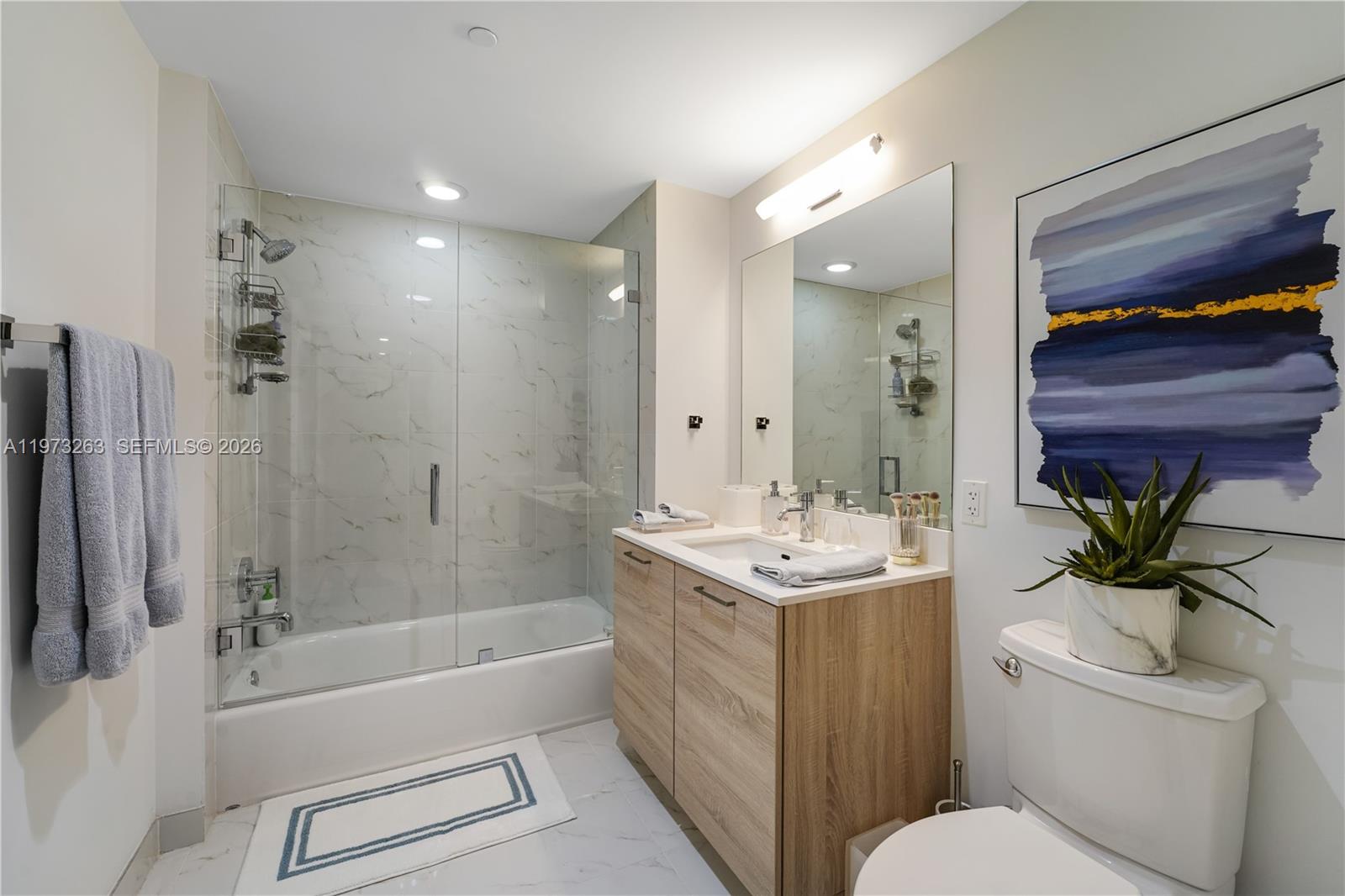 THE HARBOUR NORTH CONDO - Residential