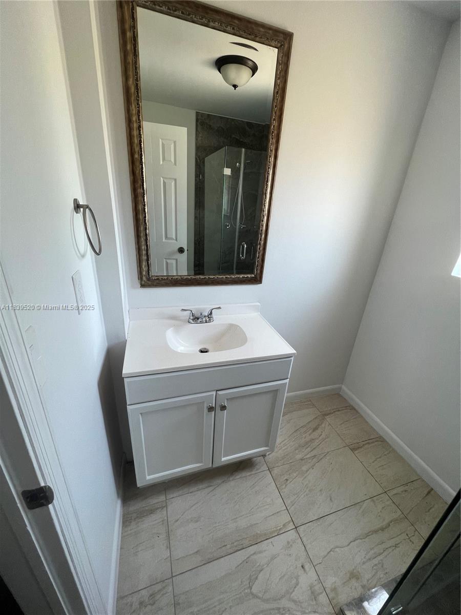 HOLLYWOOD COUNTRY ESTATES - Land