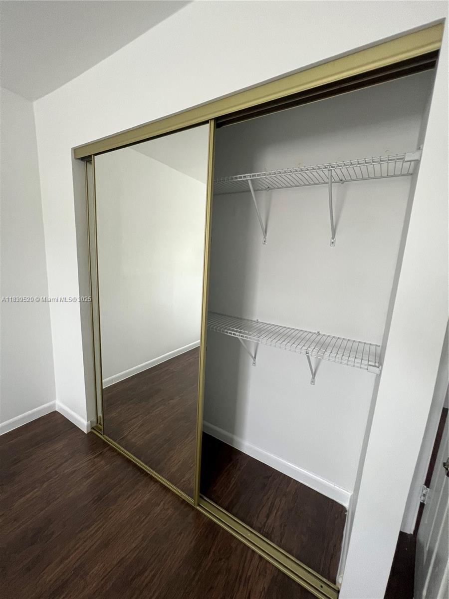 HOLLYWOOD COUNTRY ESTATES - Land