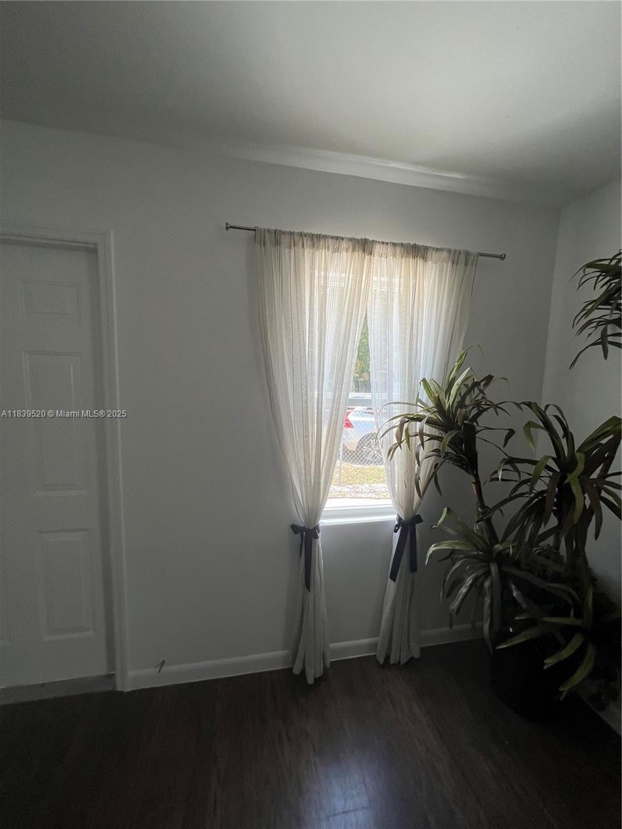 HOLLYWOOD COUNTRY ESTATES - Land